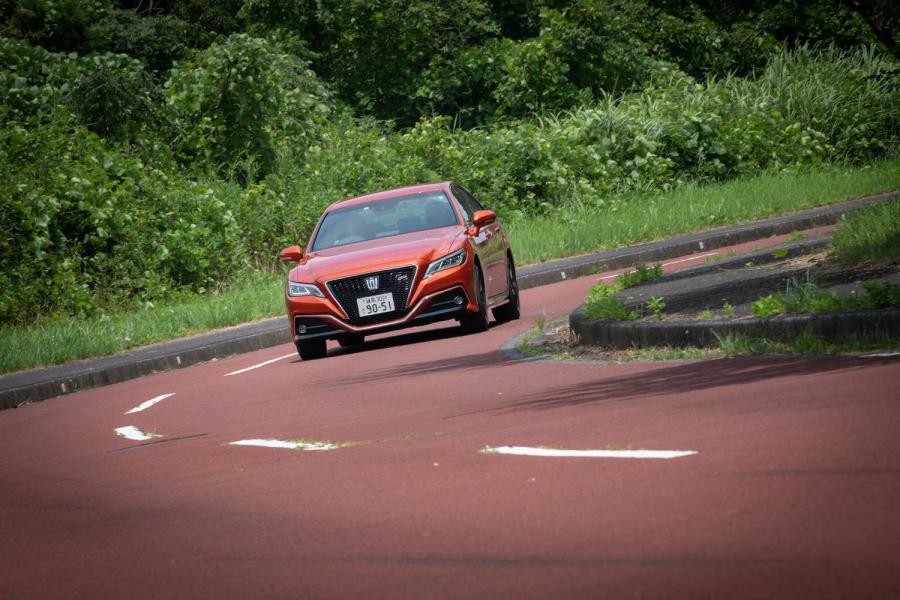  Toyota Crown RS Four 2018 года  (фото 5 из 10)
